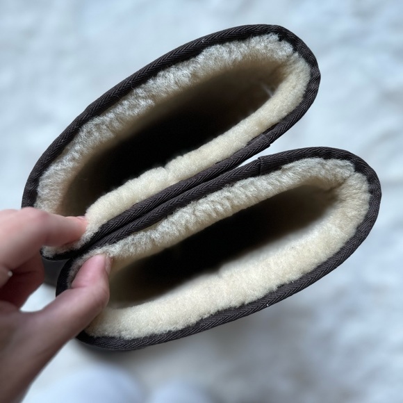 UGG Australia Classic Tall Bomber 5804 in Brown Leather Authentic - Picture 11 of 11